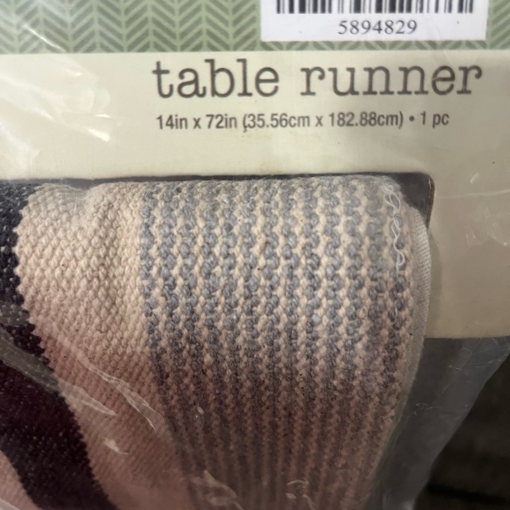 Table Runner - Picture 4 of 4